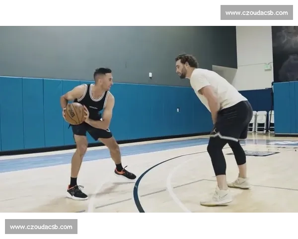 乔丹三威胁实战教学：90% 造犯规的致命细节