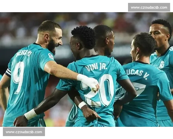 德比冲突焦点：维尼修斯斥佩德里 “爱哭鬼”